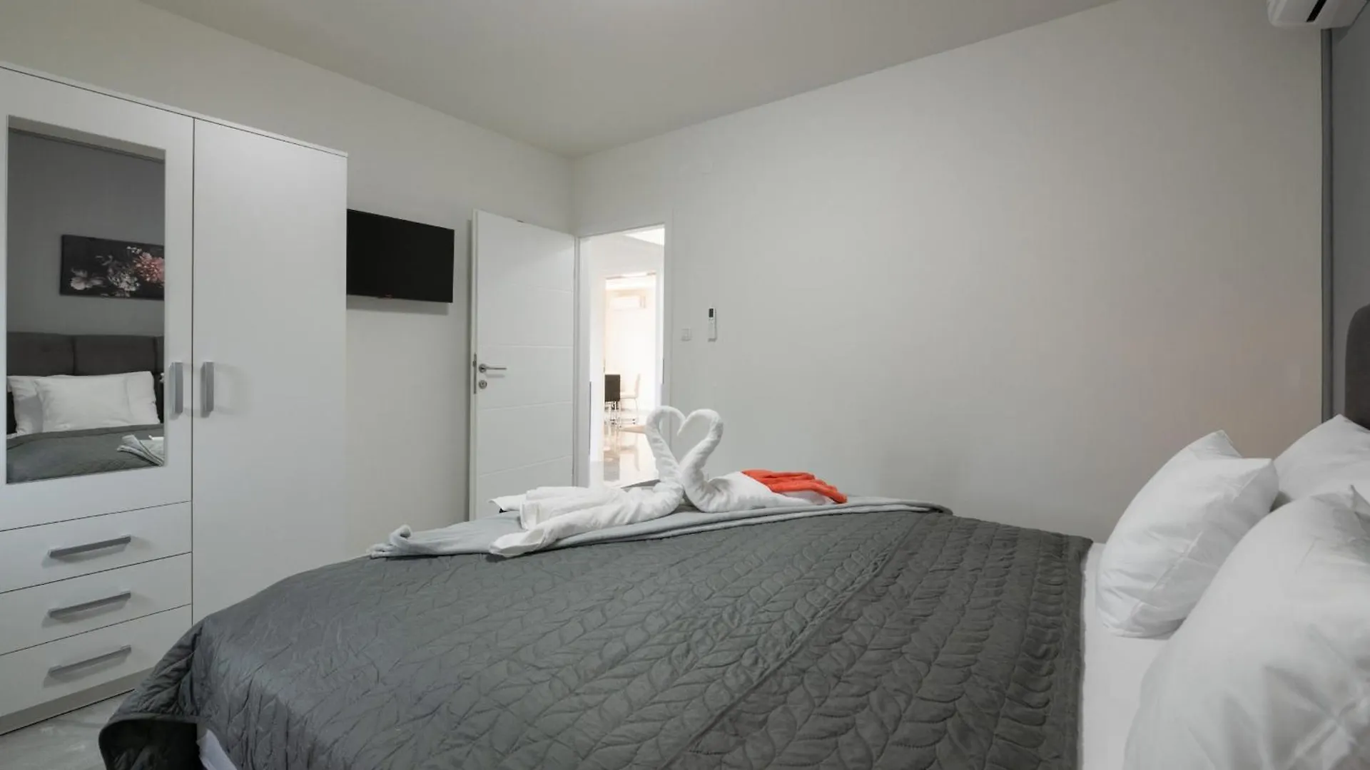 Apartments Villa Lili Near The Beach Porec Croatia