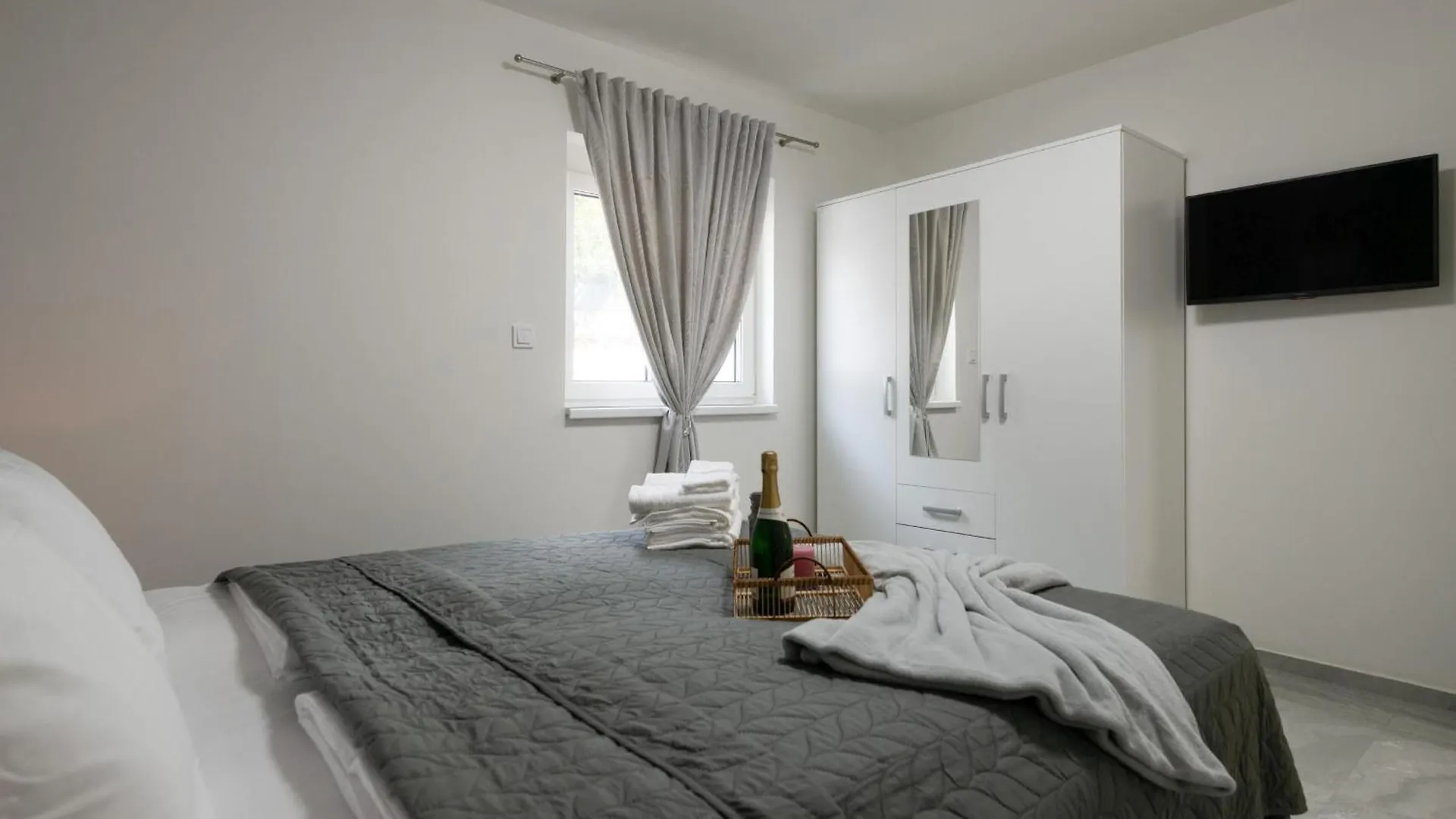 Apartments Villa Lili Near The Beach Porec