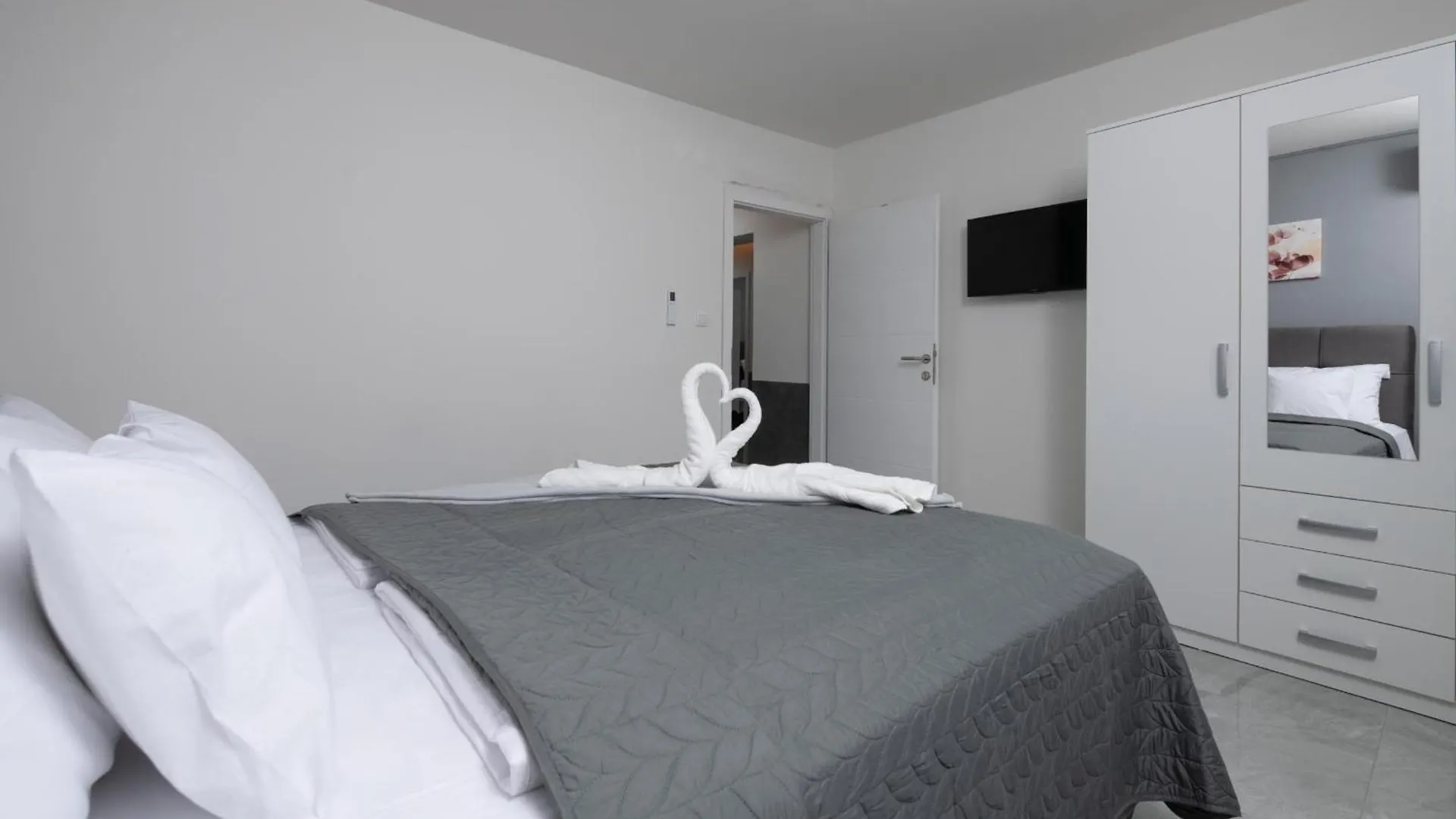 Apartments Villa Lili Near The Beach Porec Croatia
