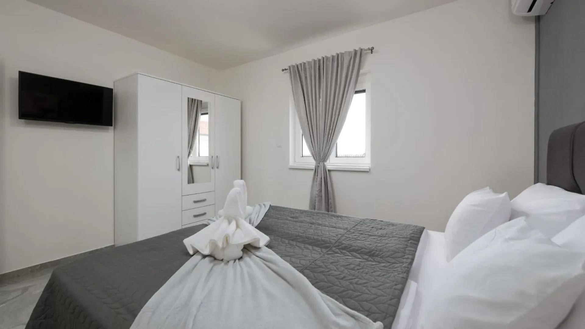 Apartments Villa Lili Near The Beach Porec