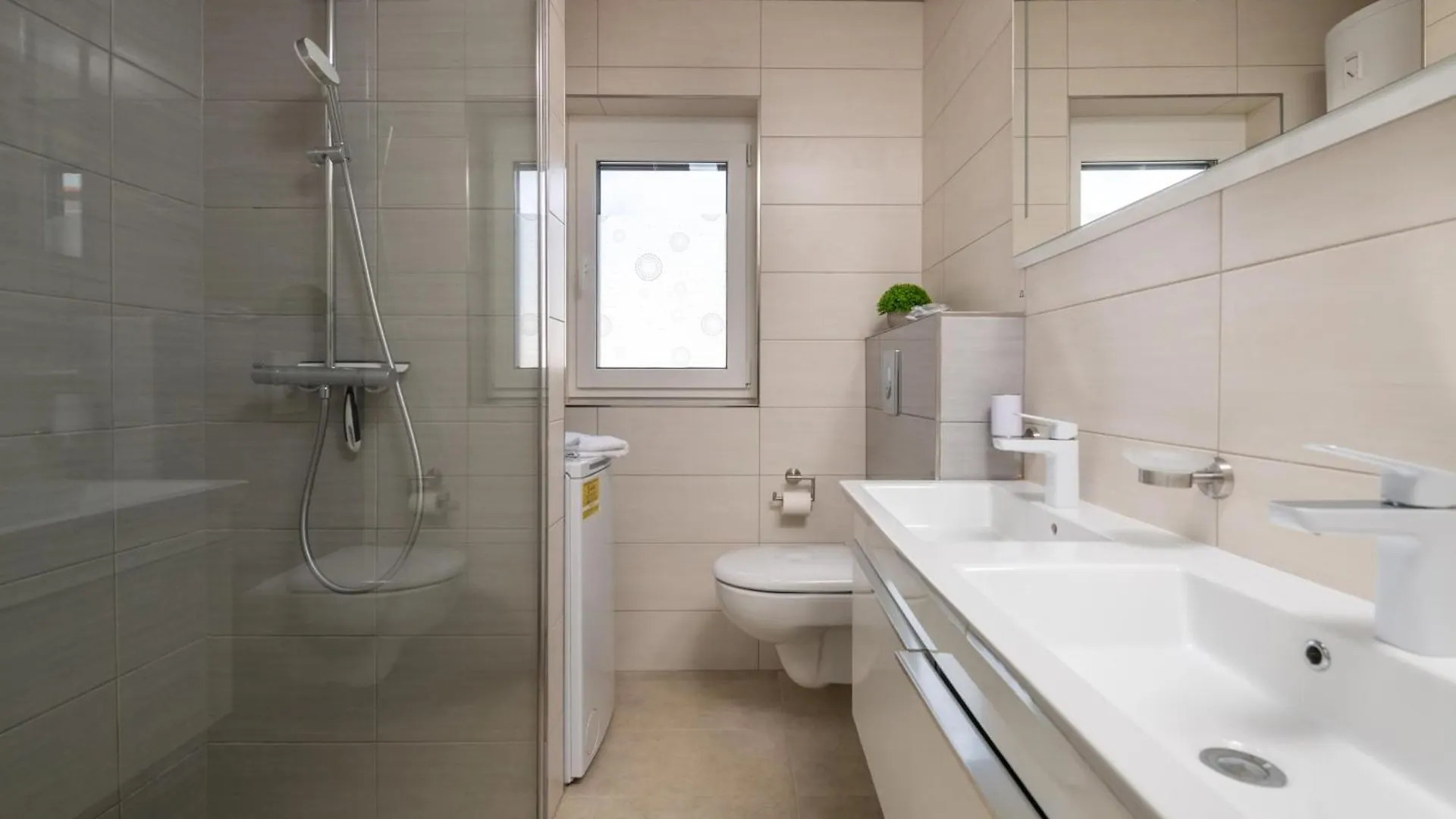 Apartments Villa Lili Near The Beach Porec Croatia